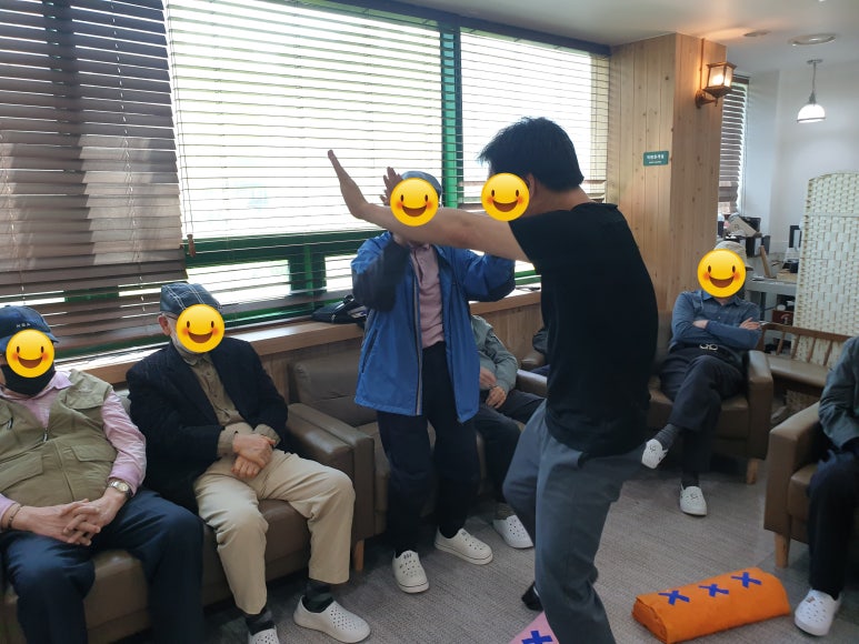아들과딸 성남 고등동 주간보호센터와 함께하는 즐거운 협동 활동, 대왕 윷
