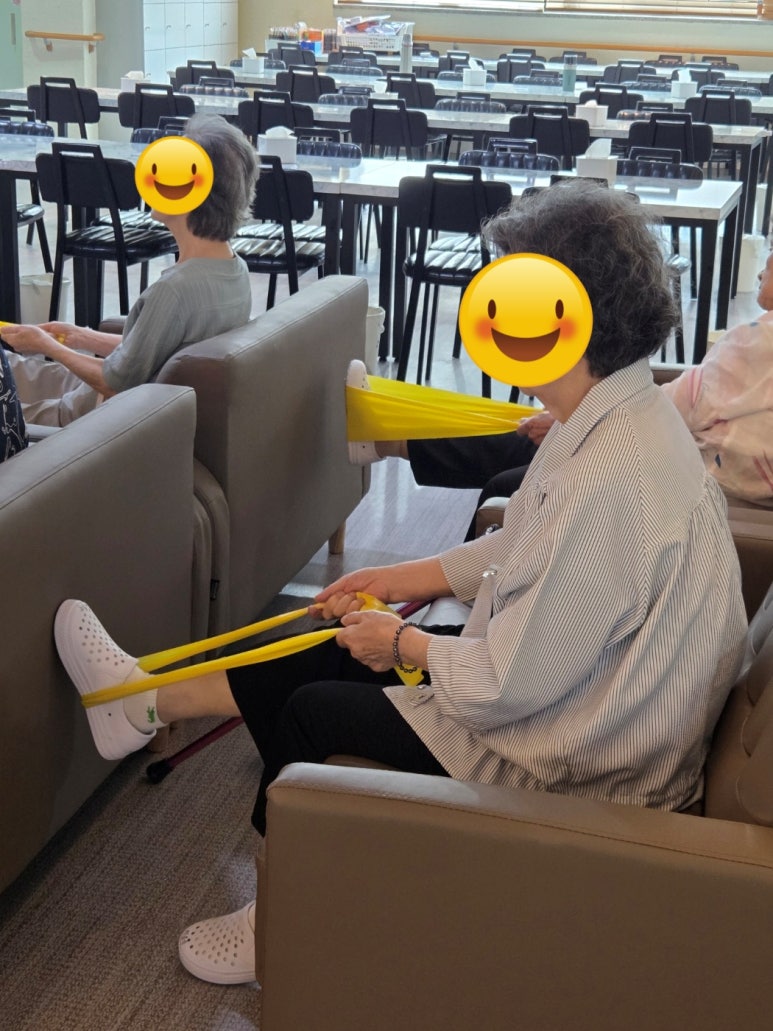 심곡동 주간보호센터 밴드체조 활동