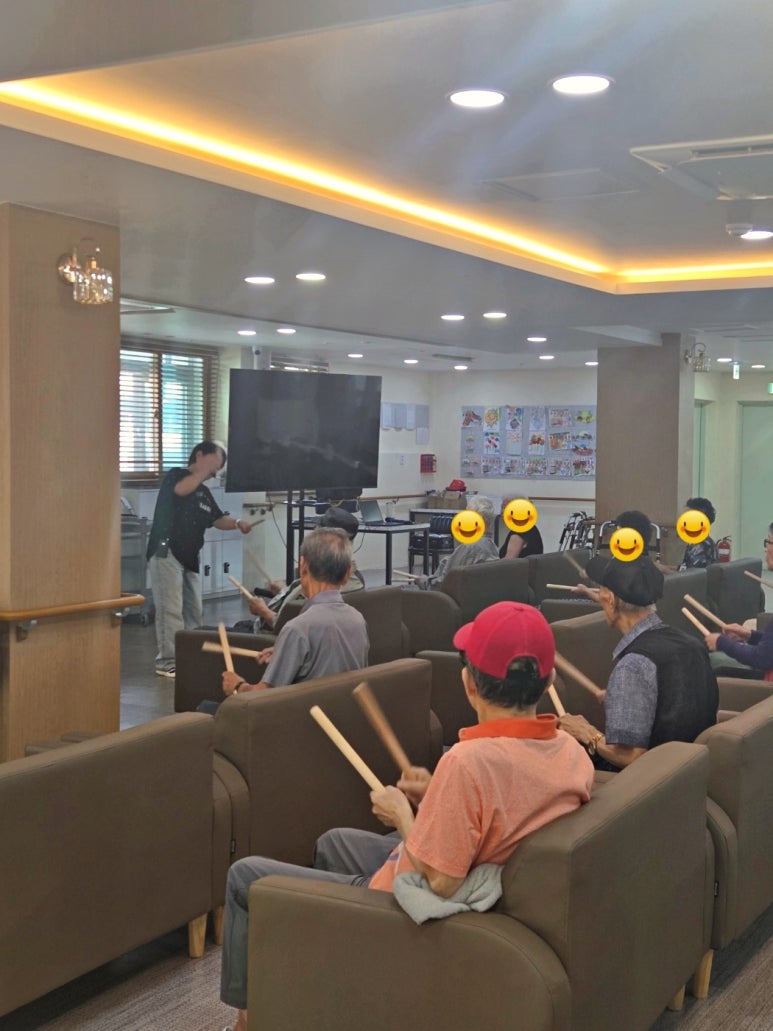 성남 주간보호센터와 함께하는 리듬스틱 체조