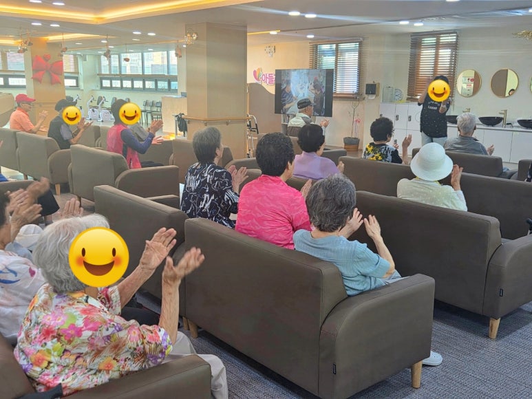 성남 주간보호센터와 함께하는 리듬스틱 체조