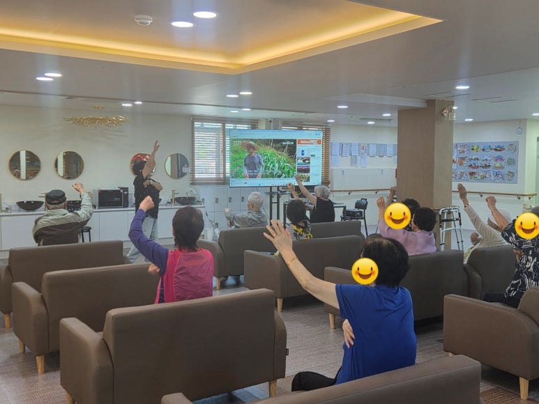 성남 주간보호센터와 함께하는 리듬스틱 체조