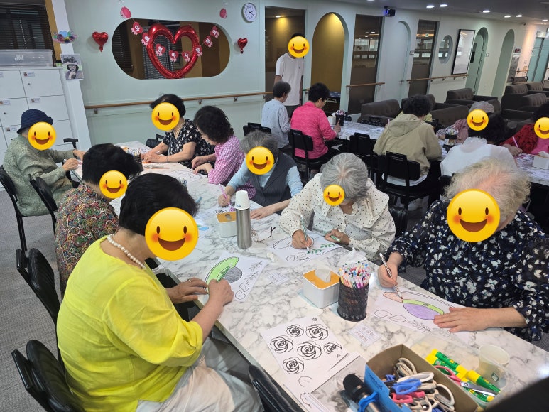 수진동 주간보호센터 여름 밀짚모자 만들기