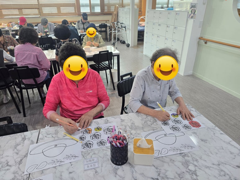 수진동 주간보호센터 여름 밀짚모자 만들기