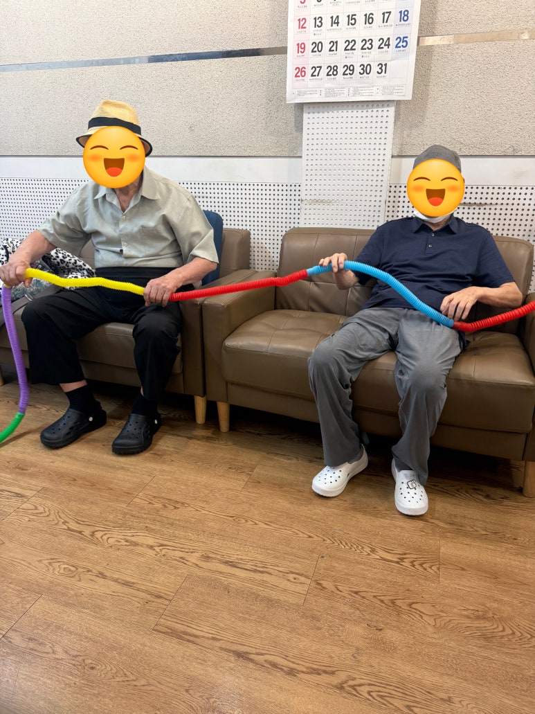 구성동 주간보호센터의 알록달록 팝튜브 활동